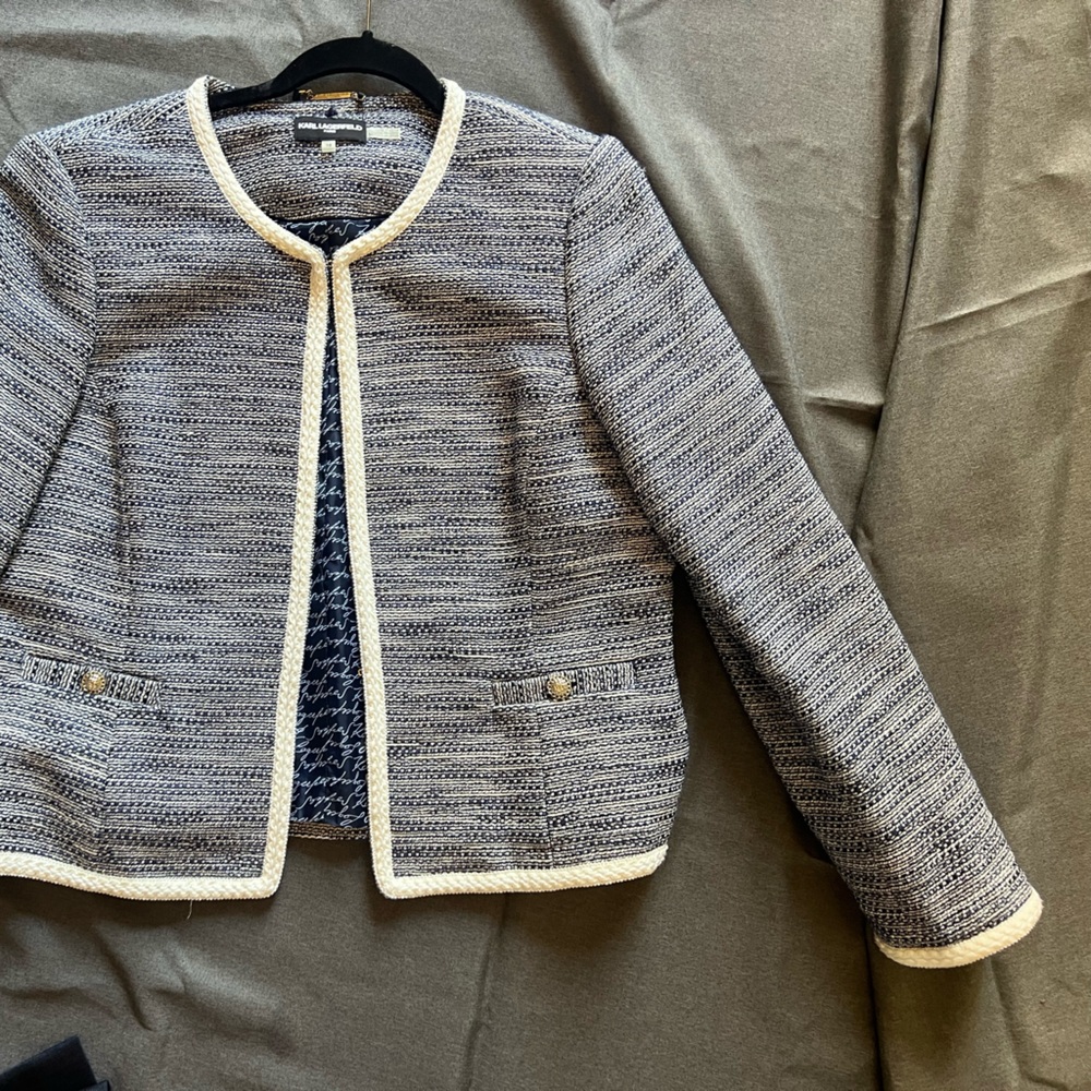 Channeling “CHANEL” Blue Tweed Jacket with White Trim. Fun luxe lining. See top!